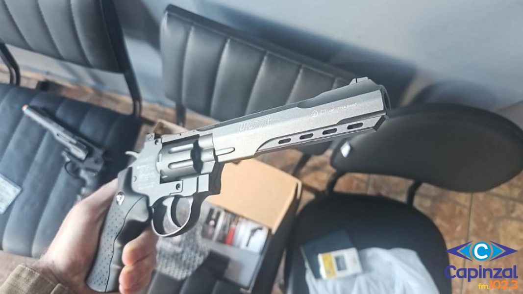 Polícia prende homem que andava com arma falsa em Capinzal