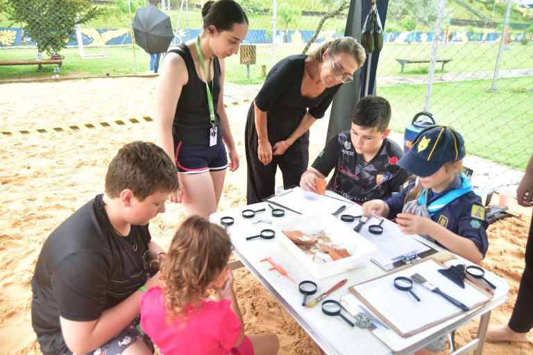 Projeto Pequenos Arqueólogos, da Equipe do Centro Arqueológico da Unoesc, promove vivência cultural em Joaçaba