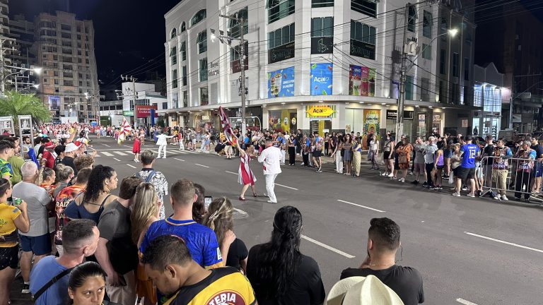 Ensaios técnicos movimentam Joaçaba para o grande desfile das escolas de samba