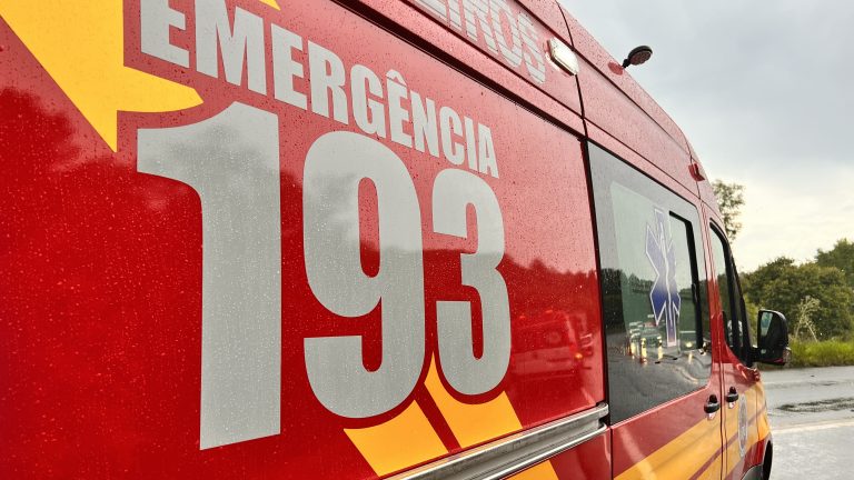 Homem cai de sete metros enquanto podava árvore em Piratuba