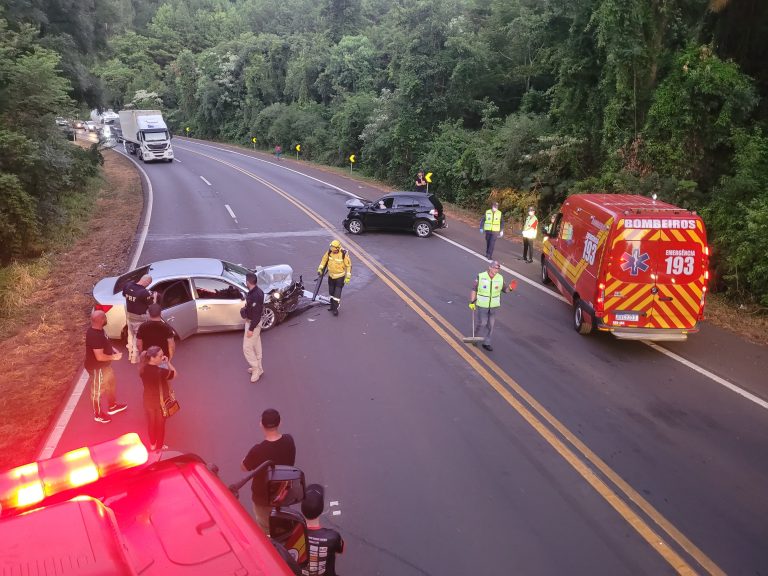 Colisão frontal na BR-282 em Xaxim deixa cinco feridos, incluindo criança de 3 anos