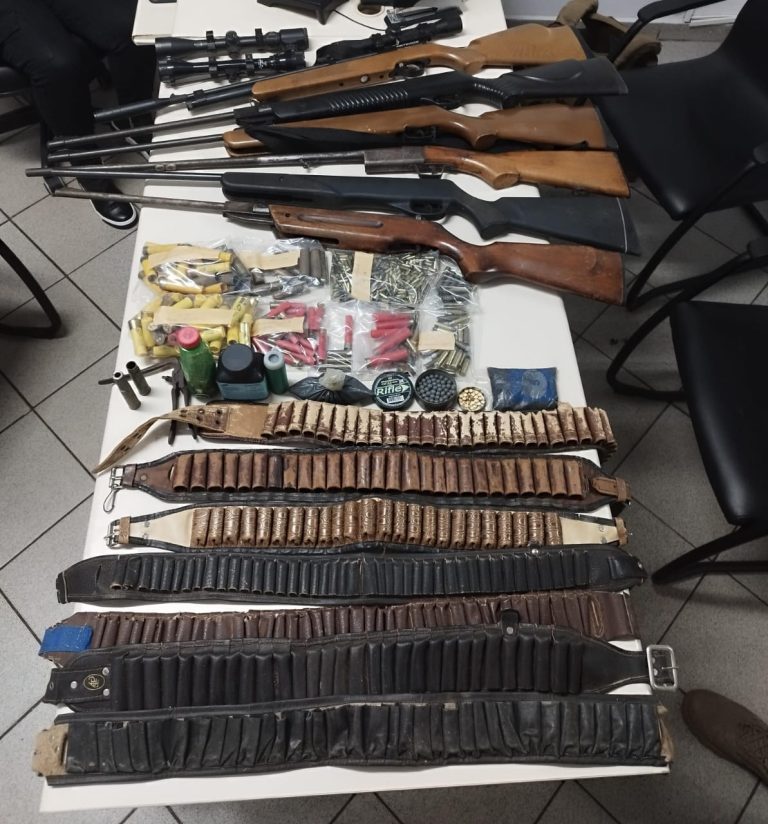 Homem é preso por posse ilegal de armas e violência doméstica em Erval Velho