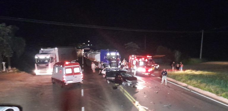 Três veículos se envolvem em grave acidente na BR-282 entre Xaxim e Xanxerê