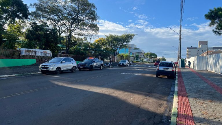 Criança é atropelada em frente de escola em Chapecó