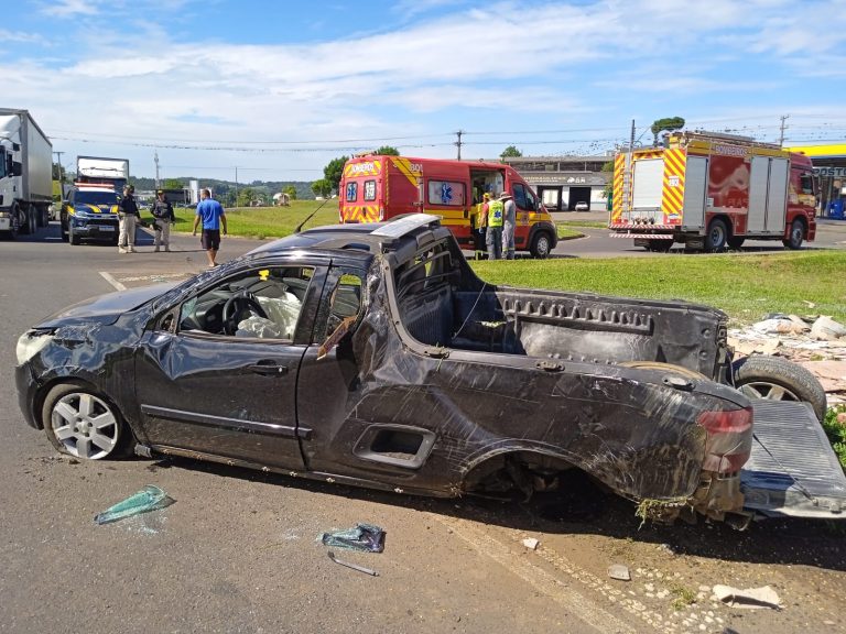 Acidente na BR-282 em Catanduvas envolve caminhão e carro; duas pessoas ficam feridas