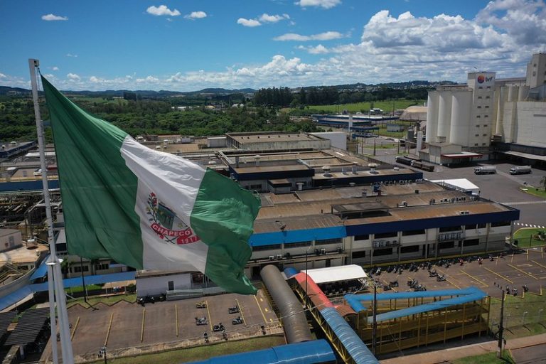 Chapecó cresceu 60% nos empregos em relação a 2023 e ficou em 32º do Brasil na indústria