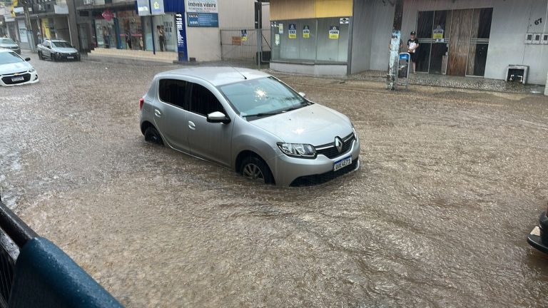 Fortes chuvas causam alagamentos e danos em Videira (fotos)