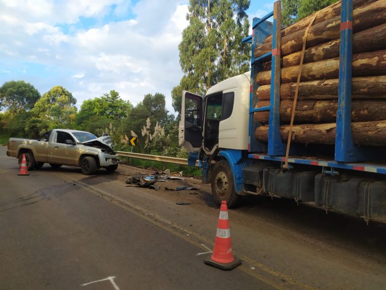 Acidente entre caminhão e caminhonete deixa um ferido em Água Doce