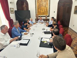 Jorginho Mello reúne prefeitos e encaminha ações para reduzir número de pessoas vivendo nas ruas em SC