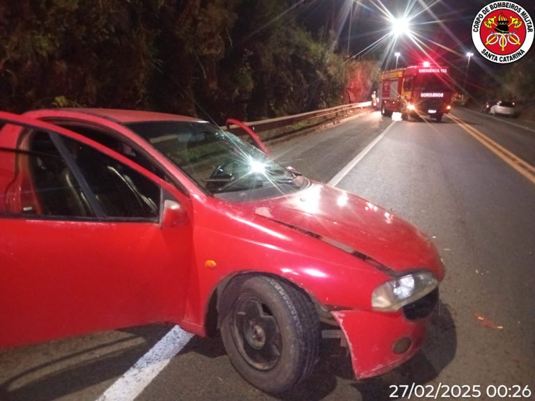 Motorista fica ferido em saída de pista de carro em Santa Cecília