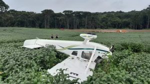 Avião que saiu do Oeste de SC cai no interior do Paraná nesta quarta-feira