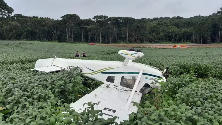 Avião que saiu do Oeste de SC cai no interior do Paraná nesta quarta-feira