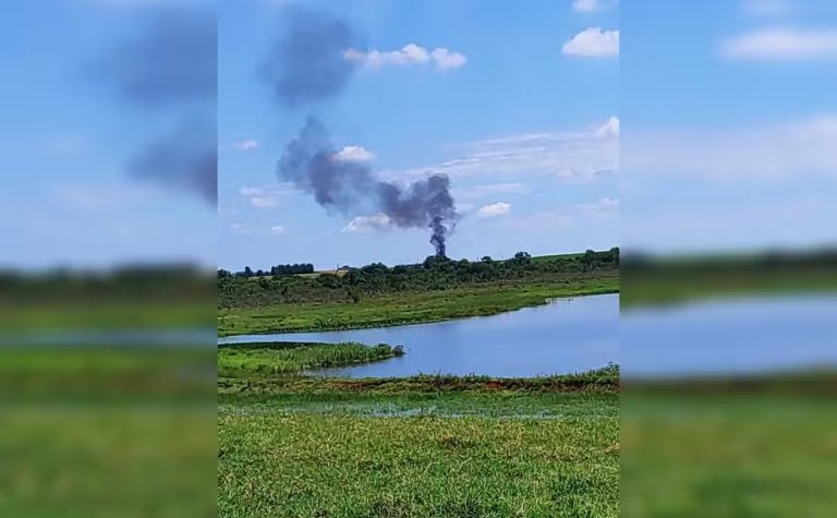 Avião de pequeno porte cai e mata duas pessoas no interior de SP