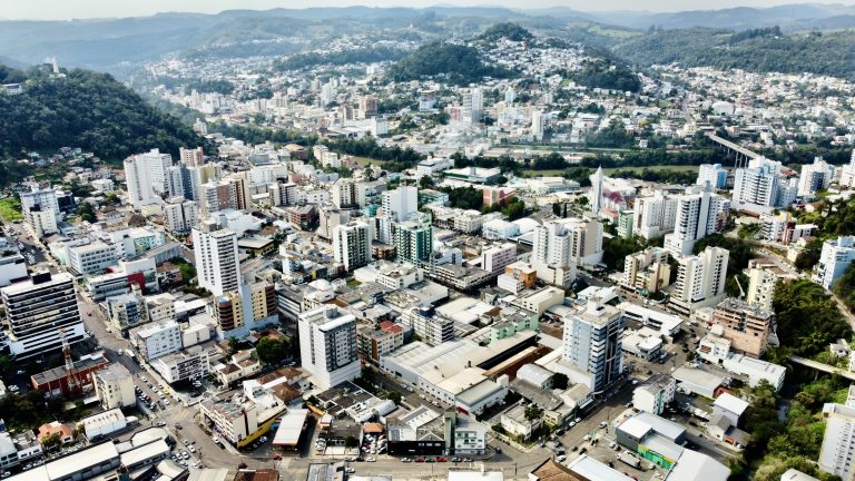 Joaçaba é destaque nacional: cidade conquista o 1º lugar do Brasil no eixo Emprego e Renda com nota máxima