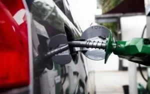 Gasolina e diesel recuam em SC após corte de impostos