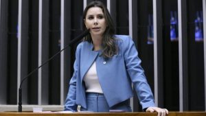 Catarinense assume linha de frente na oposição a Lula na Câmara dos Deputados