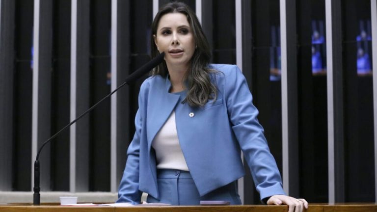 Catarinense assume linha de frente na oposição a Lula na Câmara dos Deputados