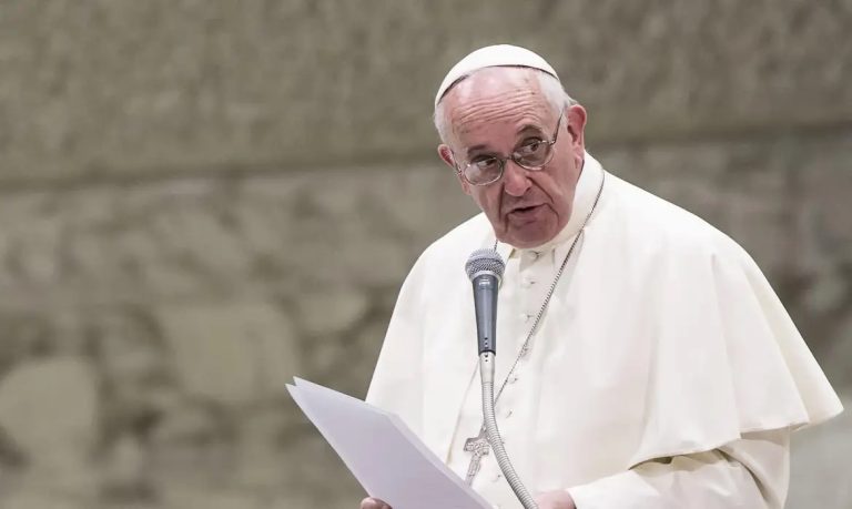 Papa Francisco apresenta melhora, mas segue em estado crítico