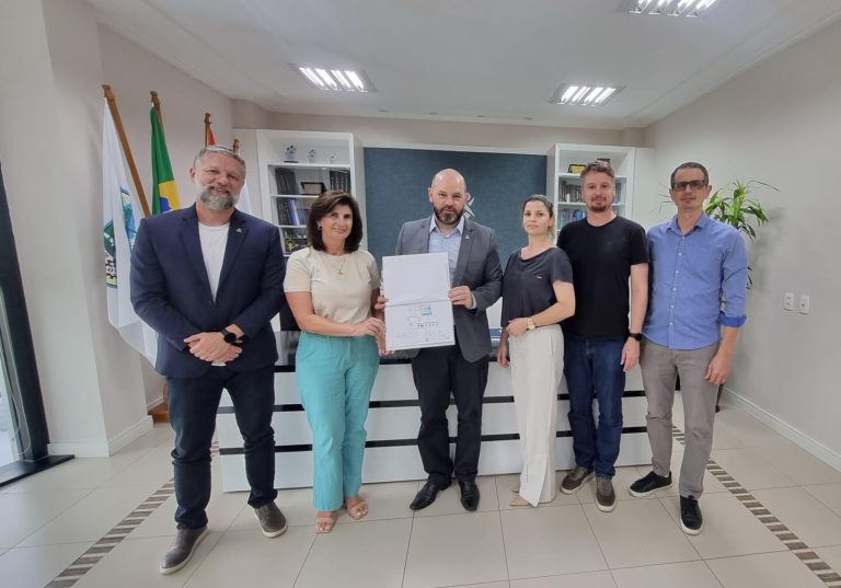 Unoesc entrega projetos de ampliação da rede elétrica das escolas Melo e Alvim e Nelson Pedrini