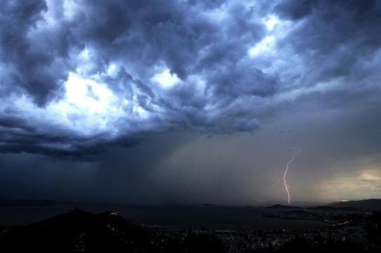 Alerta de chuva intensa e temporais se intensifica para as próximas horas em SC