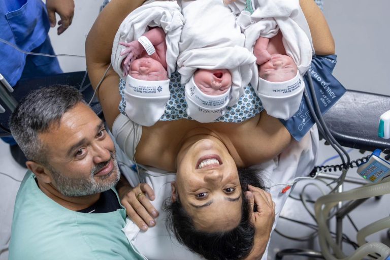 Gestação Rara: Mulher dá à luz trigêmeas após acompanhamento especializado em SC