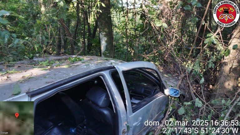 Mulher morre e duas pessoas ficam feridas em capotamento na BR-282, em Campos Novos