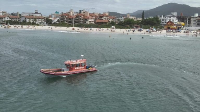 Buscas por adolescente em praia de SC são feitas com aparelho usado para localizar o Titanic