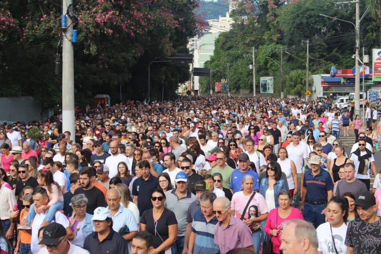 Romaria de Frei Bruno 2025 reúne milhares de fieis em Joaçaba