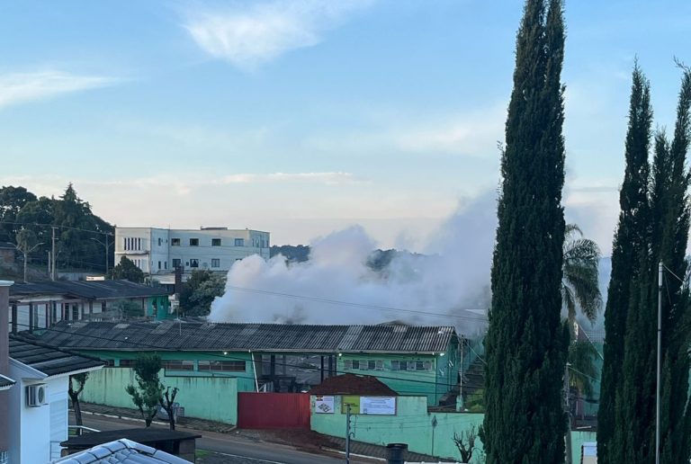 Bombeiros atendem ocorrência de suspeita de incêndio em obra de escola estadual em Catanduvas