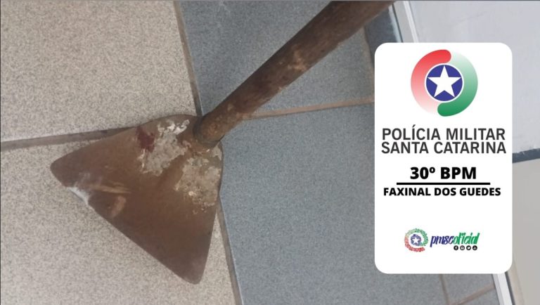 Homem é detido após agredir a mãe idosa utilizando enxada no Oeste