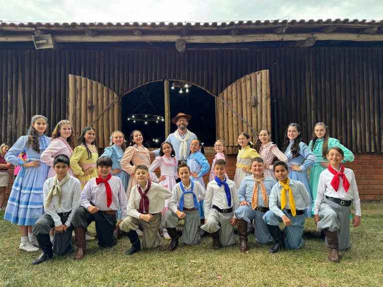Conjunto Folclórico Celeiro da Tradição é premiado pelo segundo ano consecutivo em dois eventos que aconteceram no Oeste do Estado