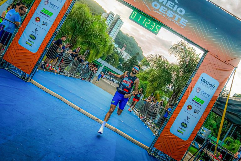 Douglas Silva faz história ao vencer a primeira Meia Maratona de Joaçaba, Herval d’Oeste e Luzerna