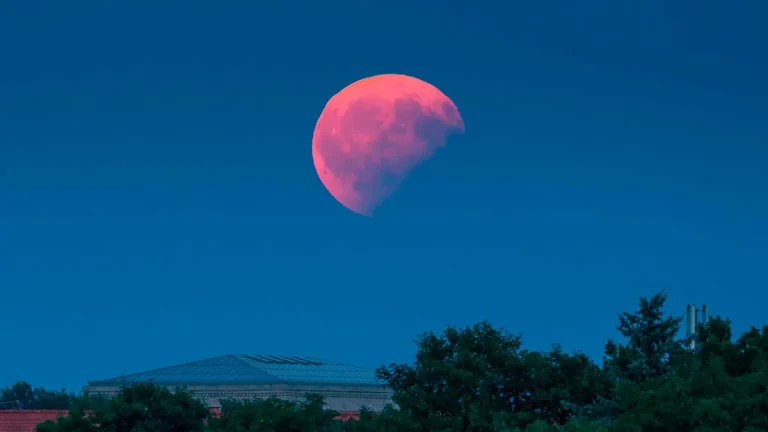 Eclipse Lunar Total iluminará o céu nesta sexta-feira, 14 de março
