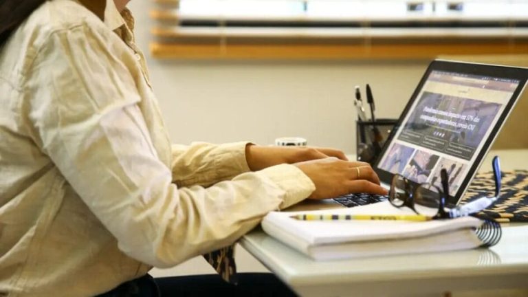 Mais de 33 mil pessoas se afastaram do trabalho por conta da saúde mental em SC