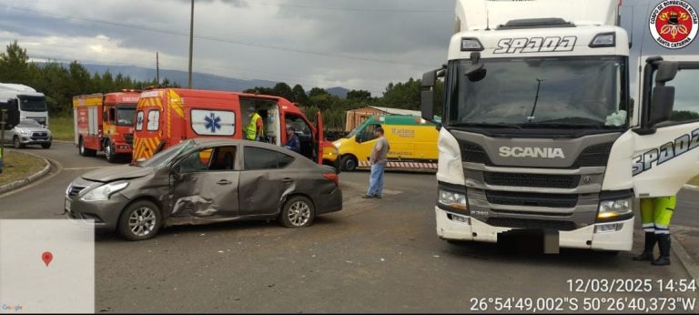 Colisão entre carro e caminhão deixa mulher ferida na BR-116, em Santa Cecília