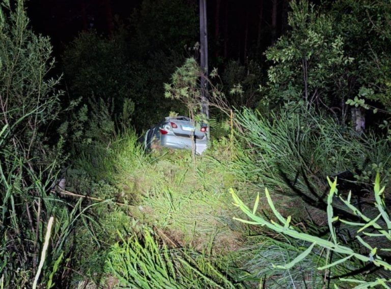 Mulher morre e passageiro fica ferido em grave acidente na SC-135