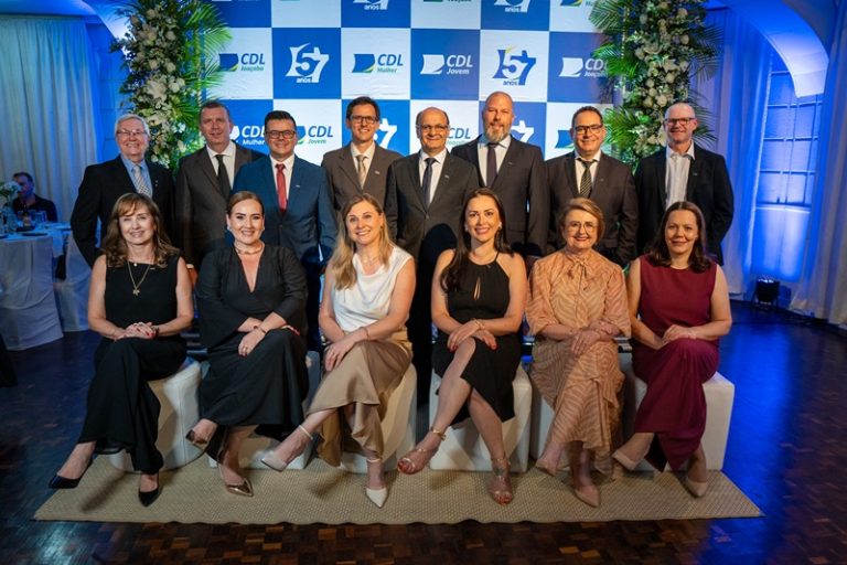 Leocir Proner é empossado presidente da CDL Joaçaba para o biênio 2025-2026
