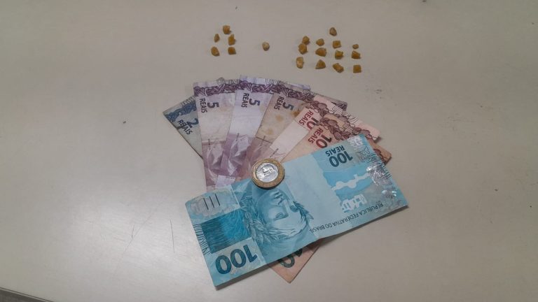 Polícia Militar flagra venda de drogas e prende três homens em Herval d’Oeste
