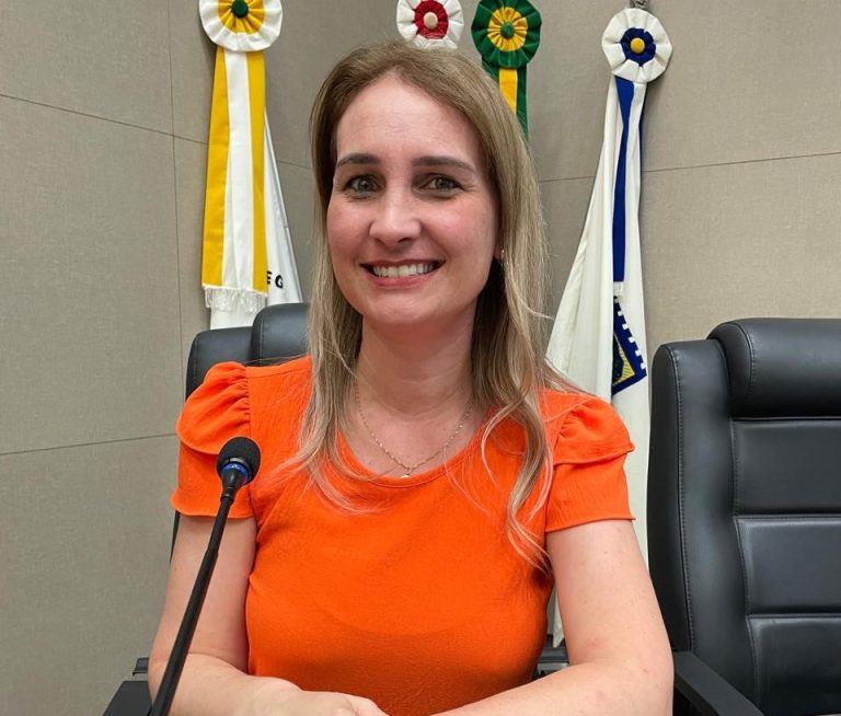 Vereadora Rita questiona durabilidade de obras na praça em frente ao Cert
