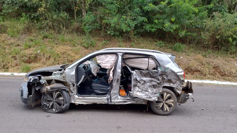 Grave acidente envolve dois caminhões e um carro em Irani (fotos e vídeo)