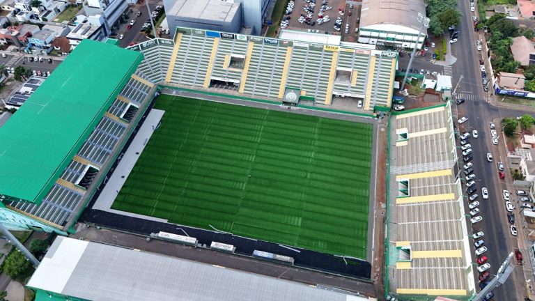 Em melhorias, Arena Condá já está com novo gramado