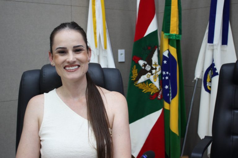 Vereadora Jaqueline pede alargamento das estradas no interior