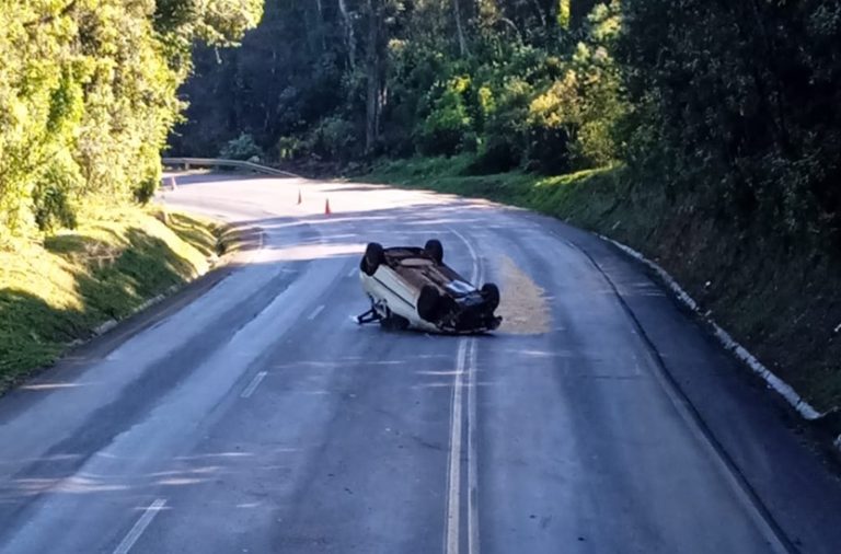 Motorista fica ferido em capotamento na BR-282, em Catanduvas