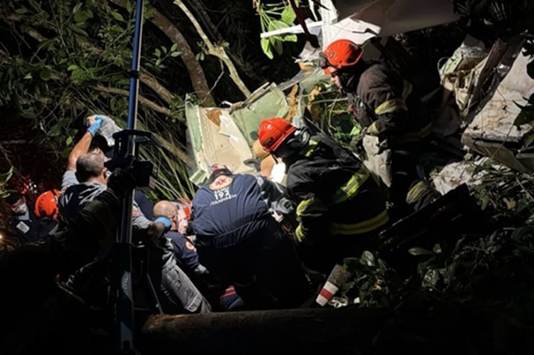 Queda de avião deixa um morto no litoral de São Paulo