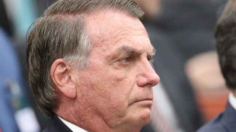 Bolsonaro apresenta melhora de pneumonia na UTI