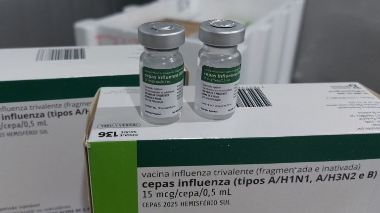 Governo de SC inicia distribuição das primeiras doses de vacina contra a gripe