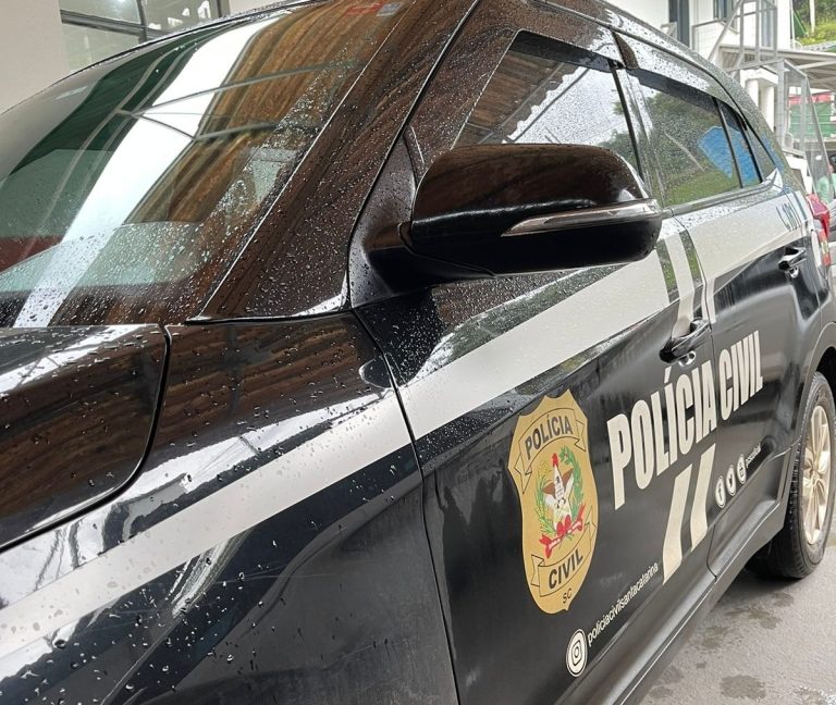 Jovem mantida em cárcere privado por 12 anos é resgatada em SC