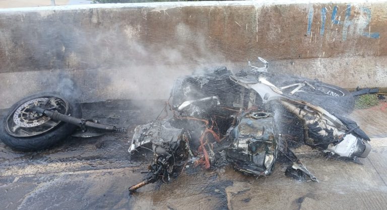 Grave acidente na BR-163 no Oeste termina com motociclista morto após colisão com caminhão