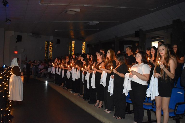 Curso de Enfermagem realiza cerimônia de entrega dos jalecos aos ingressantes