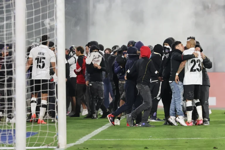 Dois torcedores do Colo-Colo morrem antes da partida contra o Fortaleza pela Libertadores